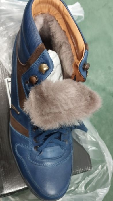 Срочно продам зимнюю обувь