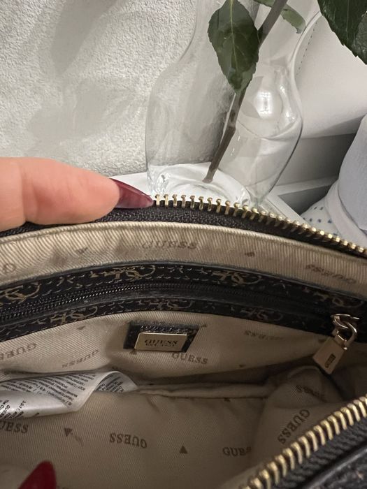 Оригинална дамска чанта Guess