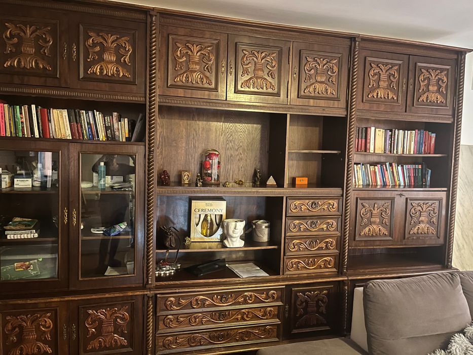 Bibliotecă stil antică sculptată