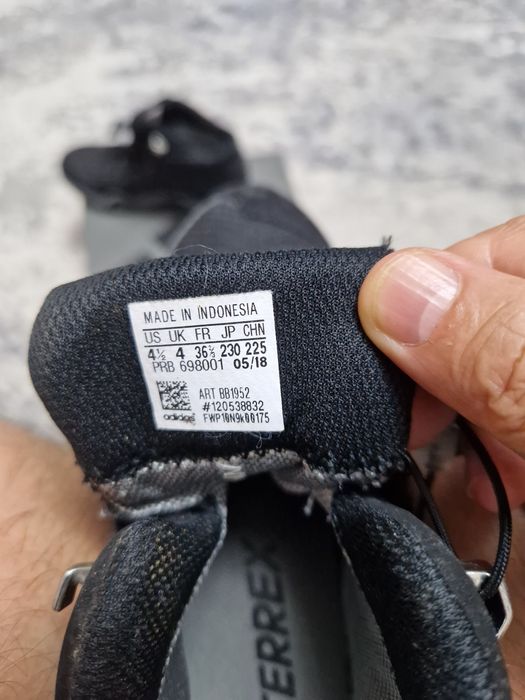 Vând ghete de iarnă Adidas ptr.copil. mărimea 36,5