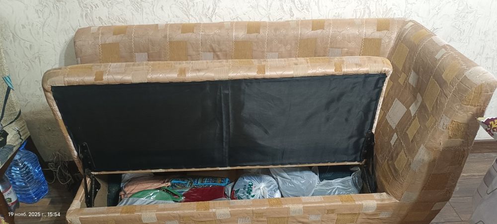 Диванчик для кухни. .