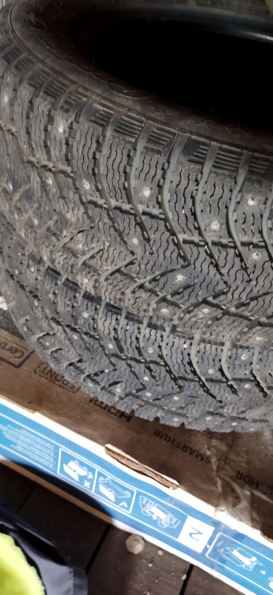Шины 205/60/R16 в отличном состоянии