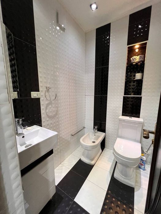 Центр/ Ойбек. 3комн.  77серии.  Кирпич евро