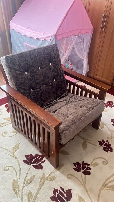Продам диван, кресло, пуфик и журнальный столик