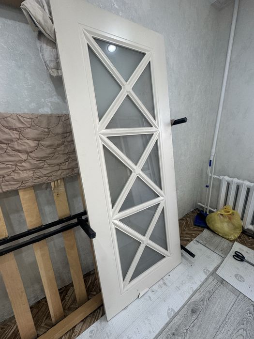 Люстра и полотно