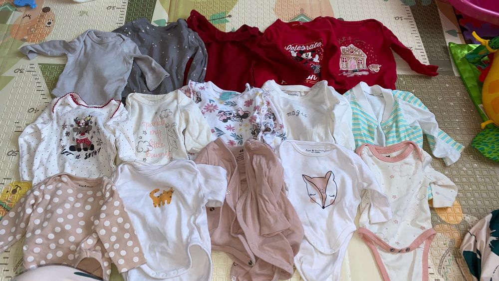 Haine fetiță , mărimi 46-68 .Lot mare , 111 bucăți , plus cadouri