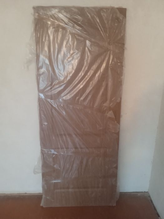 Продам дверь новую