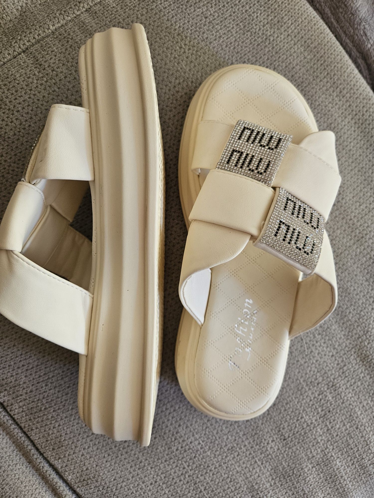 Страхотни чехли на miu miu