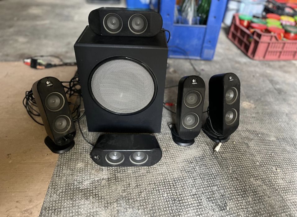 Logitech LE VÂND că m-am mutat la țară sunt perfecte pentru oraș .blok