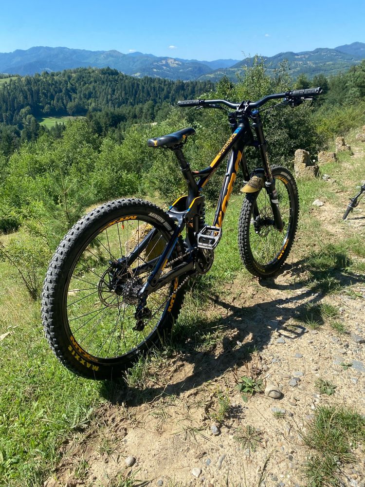 Bicicleta Downhill Kona Operator carbon M (nu trek, canyon, yt, norco)
