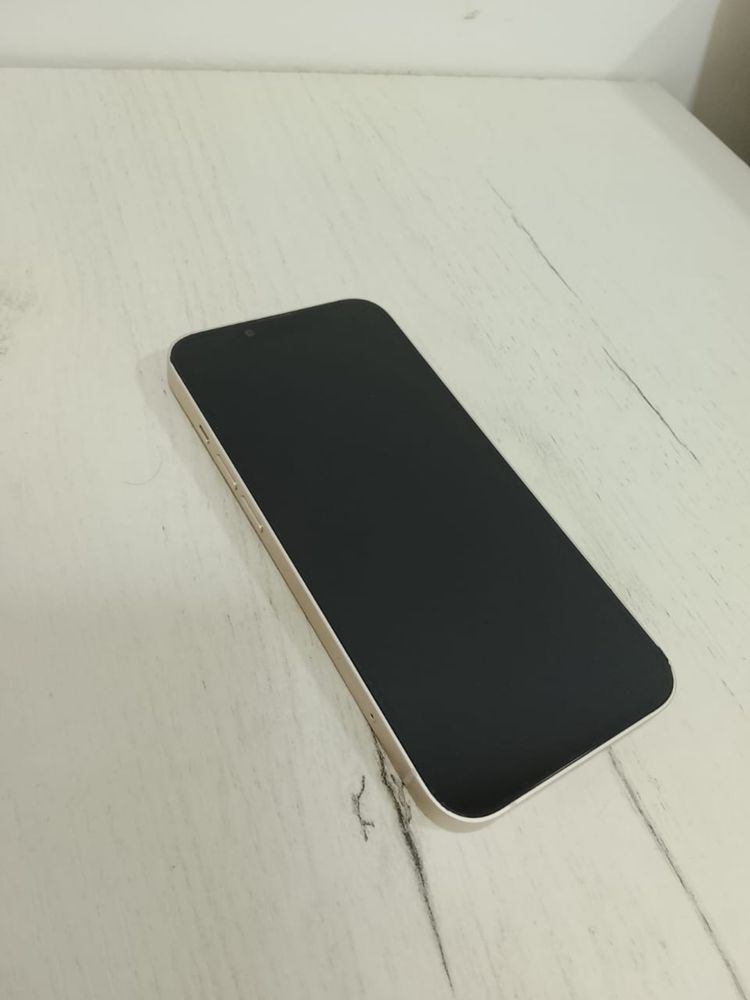 iPhone 13 в идеальном состояние