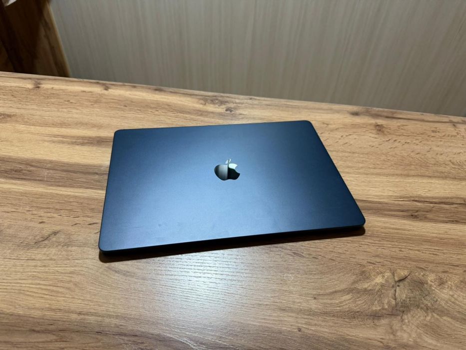 Продам Макбук Air 15