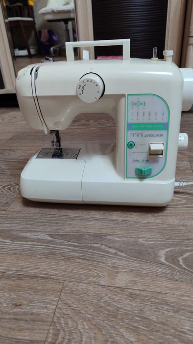 Продам швейную машинку