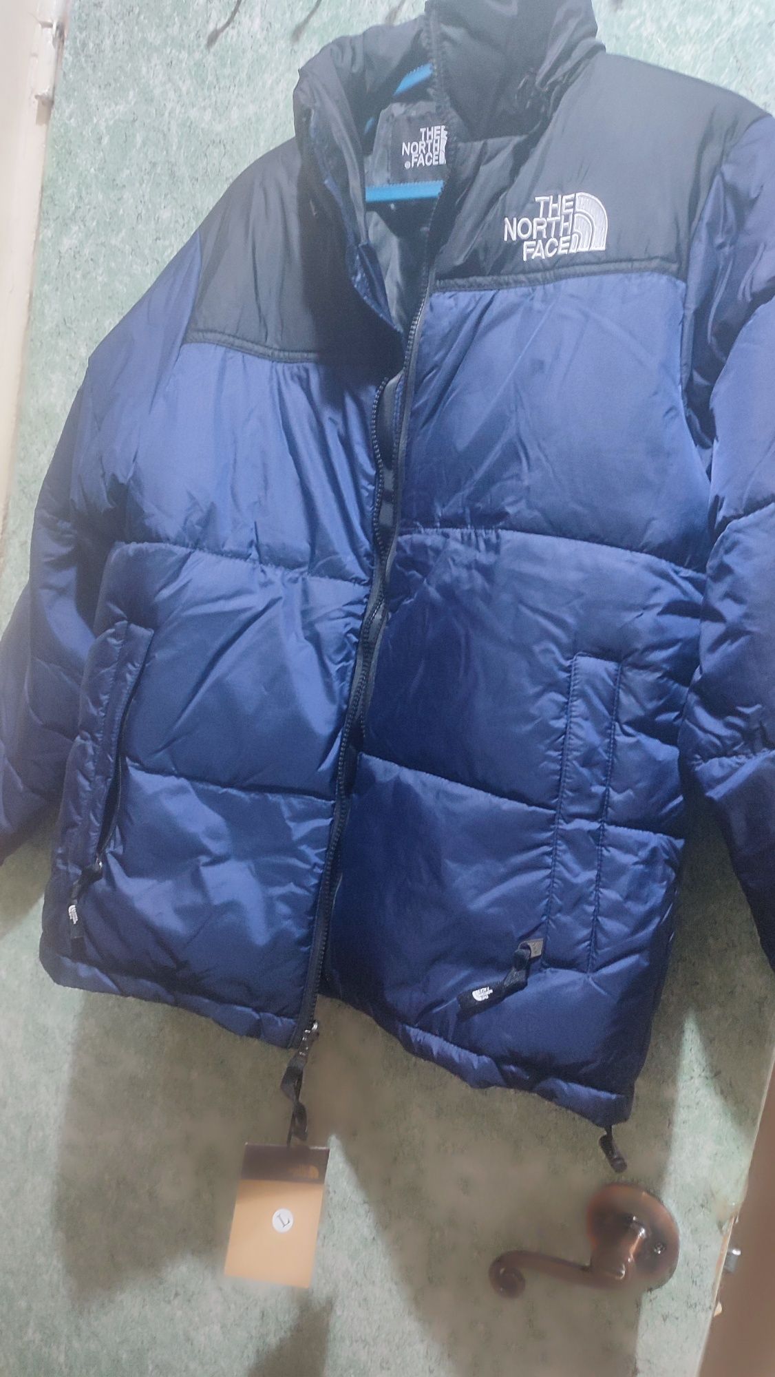 Продам по дешёвке ветровку The North Face