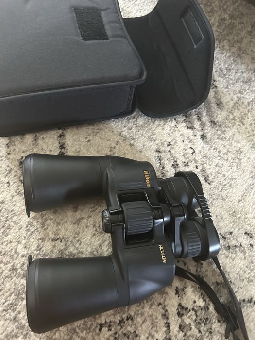 Binoclu Nikon Aculon A211 10-22x50