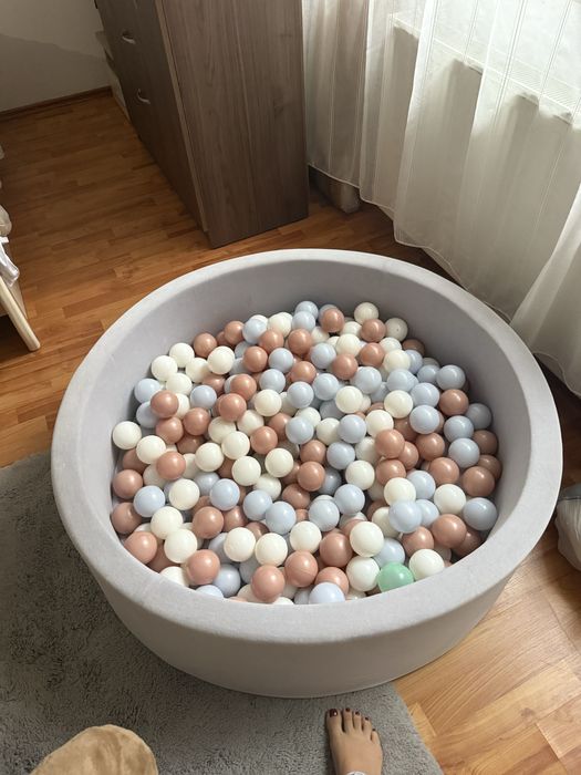 Piscina 300 de bile nikiduta