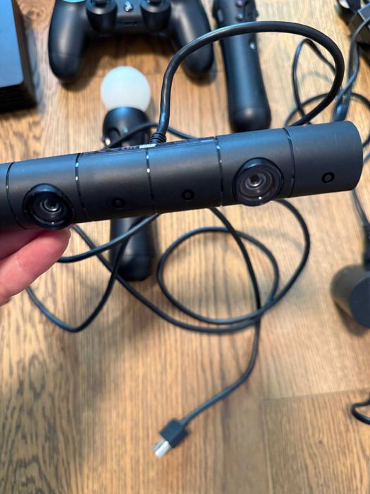 PlayStation 4 Pro 1TB + PlayStation VR + Accesorii complete