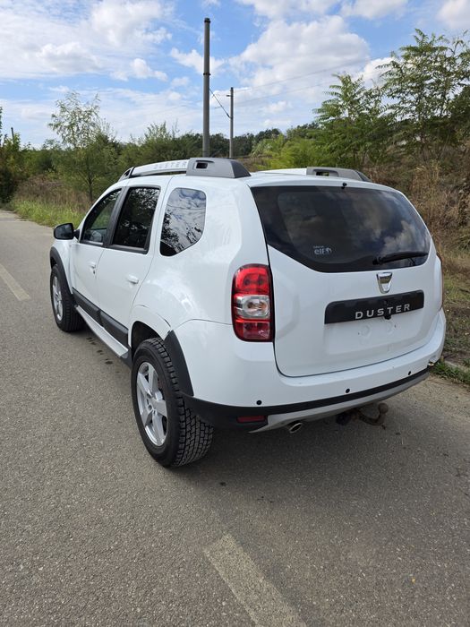 Dacia Duster cutie automata 176000 km. F.ușor avariata si reparata 95%