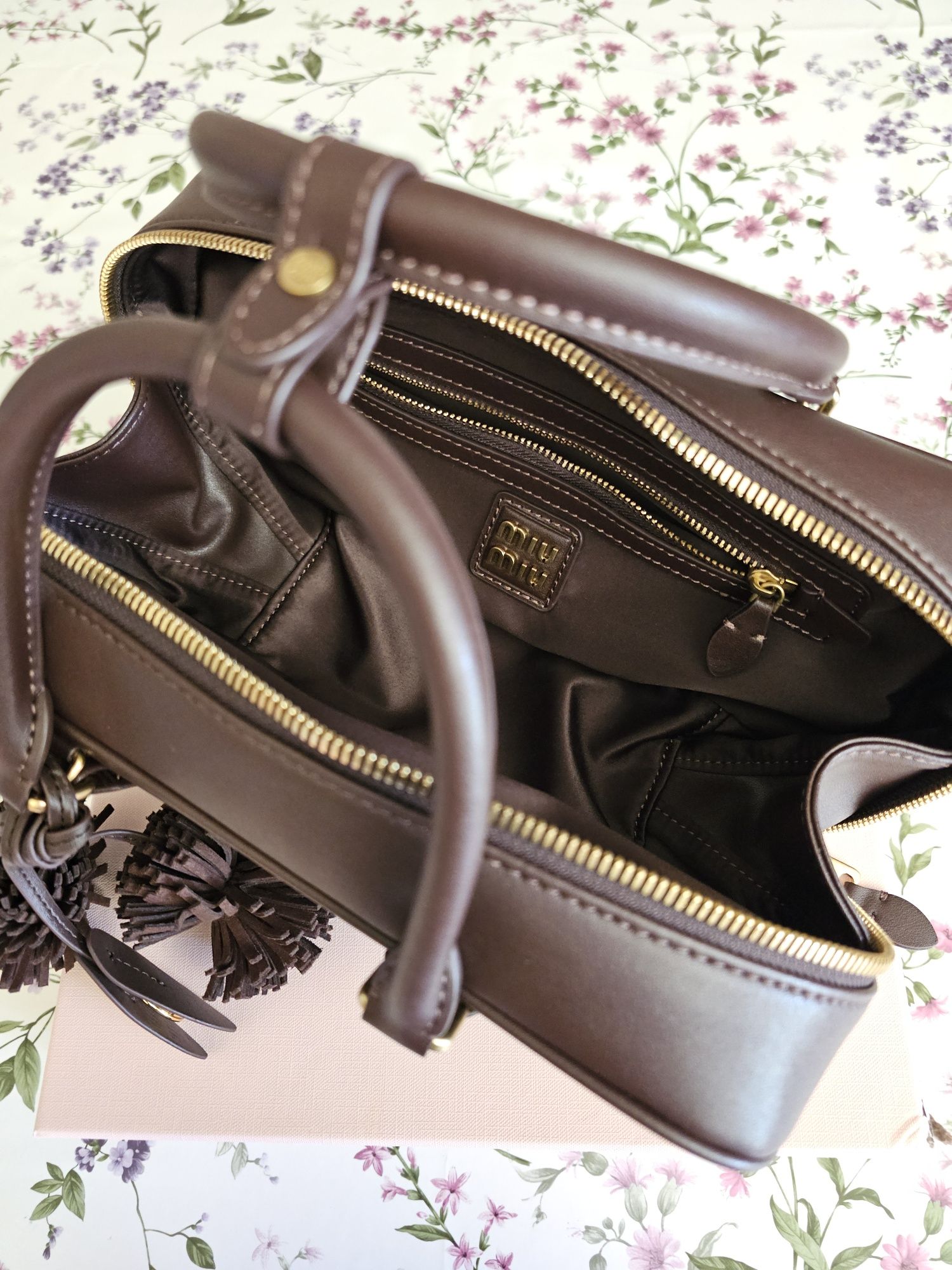 Geantă MiuMiu miu miu Arcadie, 27cm, în stoc