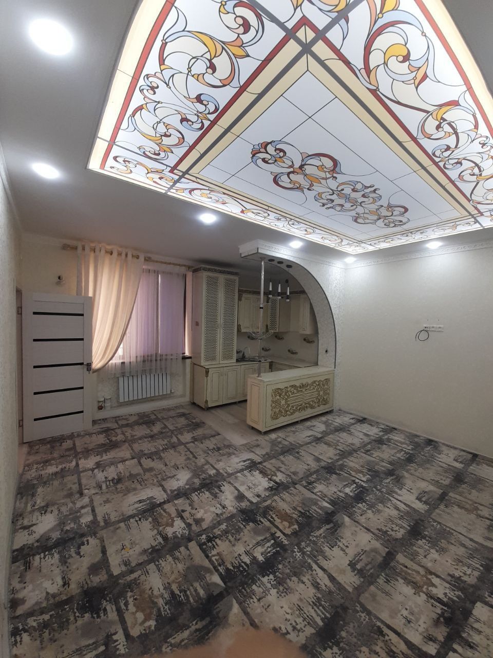 Uy sotiladi 2xona 57 kv yevro remont mebel gilamlari barcha qulaylik