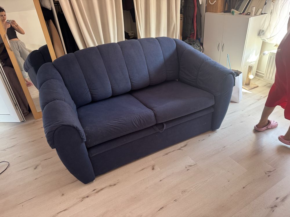 Vand canapea albastra extensibila