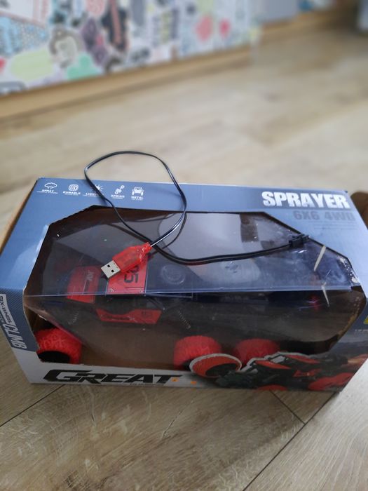Mașinuța cu telecomanda.