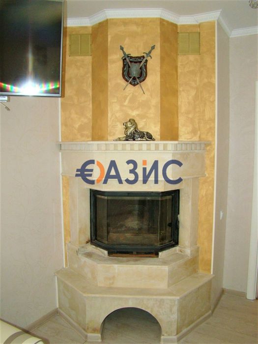 Луксозна вила с десет спални с асансьор, басейн и парцел от един