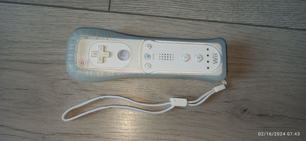 Maneta,controler Wii original

Stare perfecta estetic si de functionar