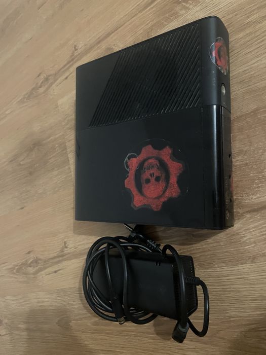 Xbox 360 + jocuri + 2 manet