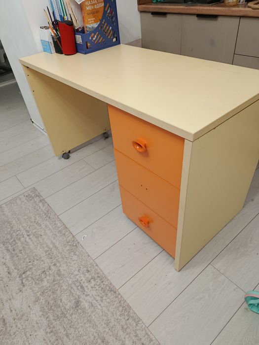 Продам рабочий стол в связи с переездом б/у.