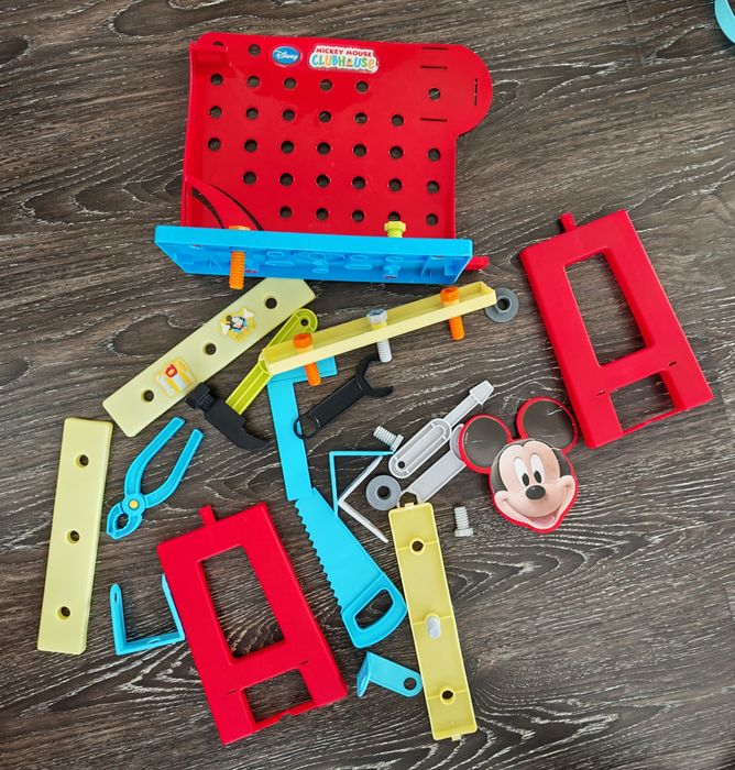 Ustensile de construit ale lui mickey mouse