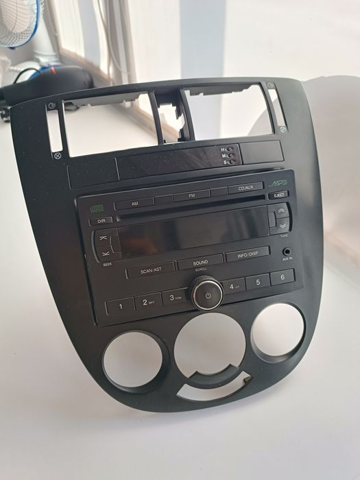 Продам оригинальная магнитола с рамкой Шевроле Лачетти 2012 года