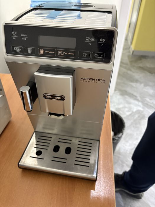 Продается кофе машина DelonghI