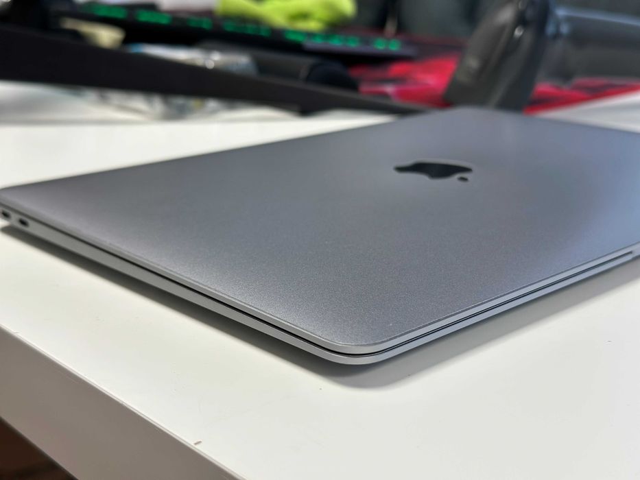 Продавам Apple MacBook Air 2020 M1 8GB RAM 256GB SSD