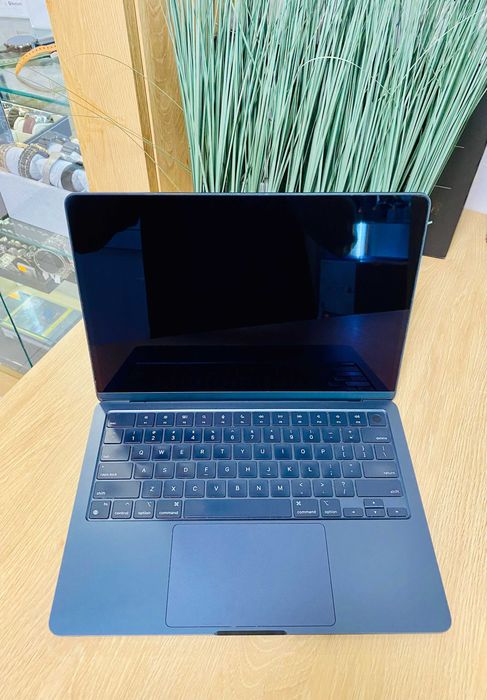 MacBook Air 13 2022, Apple M2, 8GB RAM, 256GB SSD, Midnight — миниатюра 1