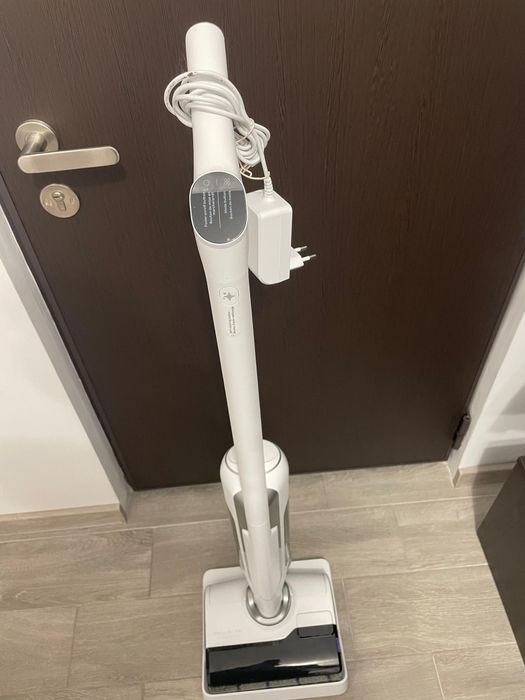 Aspirator vertical fara fir cu spalare Rowenta X-Clean 10 GZ7540WO