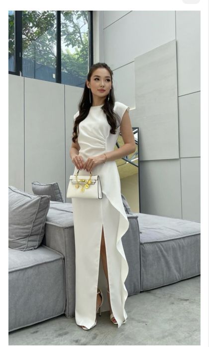 Белое платье в идеальном состоянии, надето всего один раз.