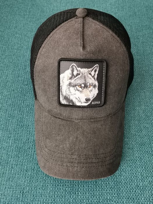 Мъжка шапка House