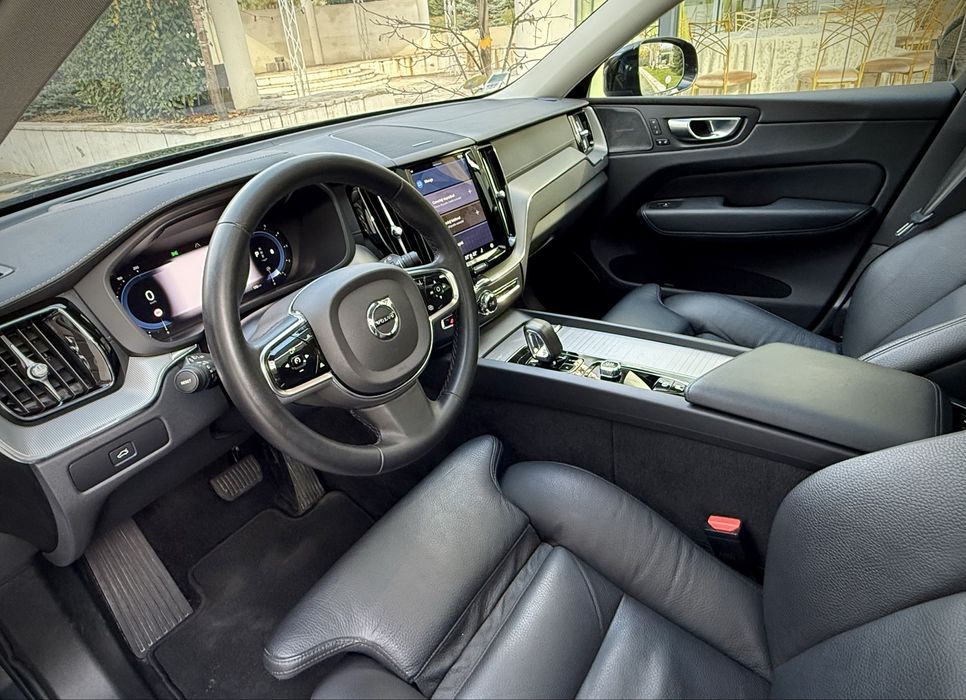 Volvo XC60 B4 R-Design+Black! Facelift Mod 2024! Garantie 1 An!