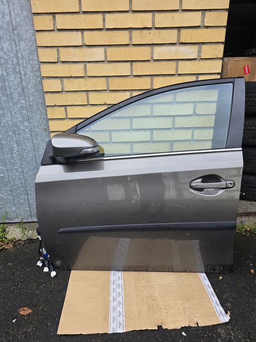 Oglinda stinga toyota auris II 2013-2018 impecabila
