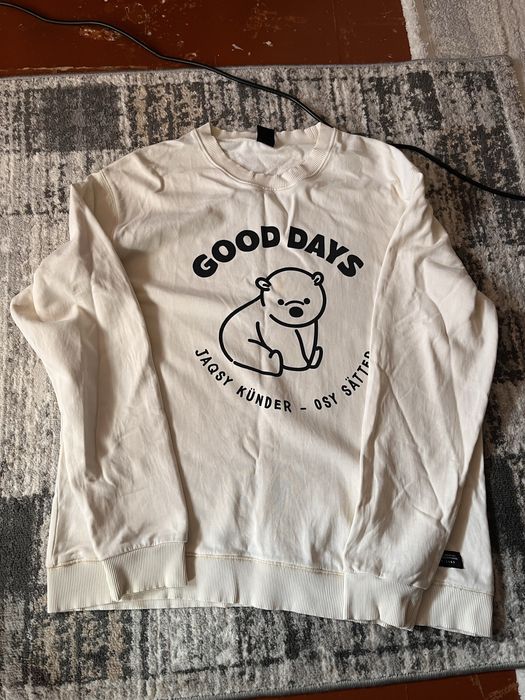 QR свитшот молочного цвета