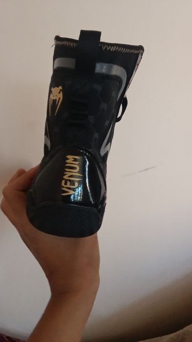 Boks barsofkasi   1 marta kiyib   kõrilgan  boshqa kiyil magan yangi