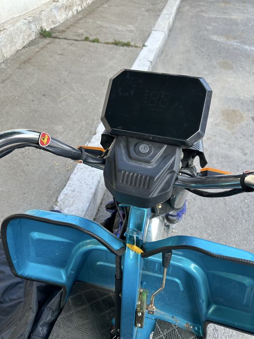 Tricicletă cu romorcă elctrică
