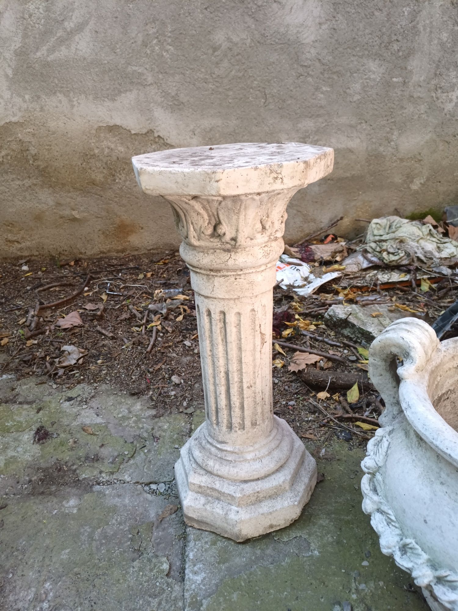Ghiveci flori stilpi decorativi ciment vechi