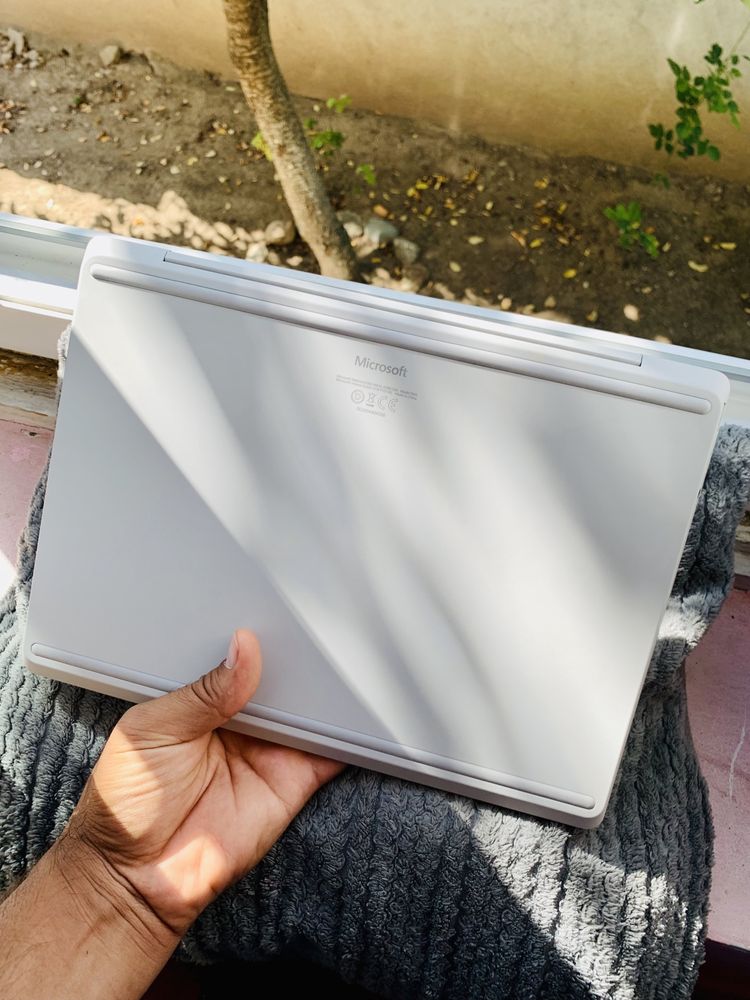 Laptop ultraportabil Microsoft Surface Go