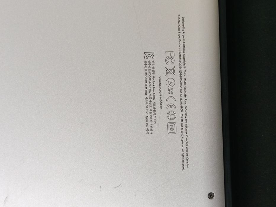Макбук (macbook) 2011 года. В целом состояние идеальное