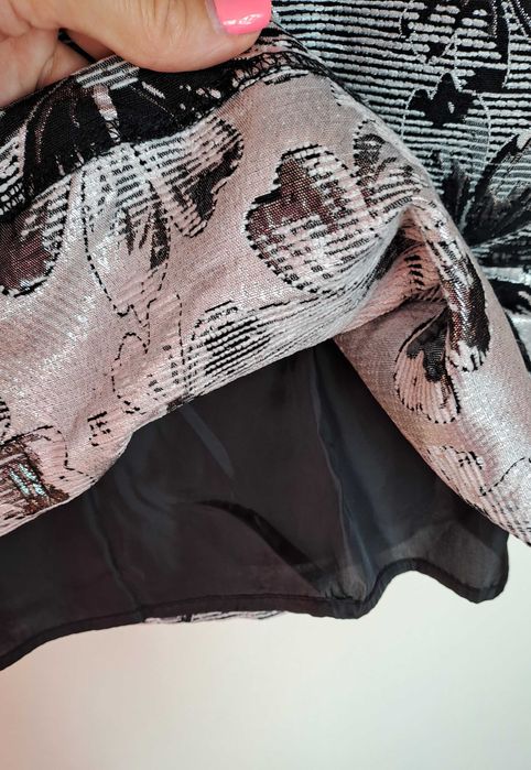 Рокля с флорални мотиви