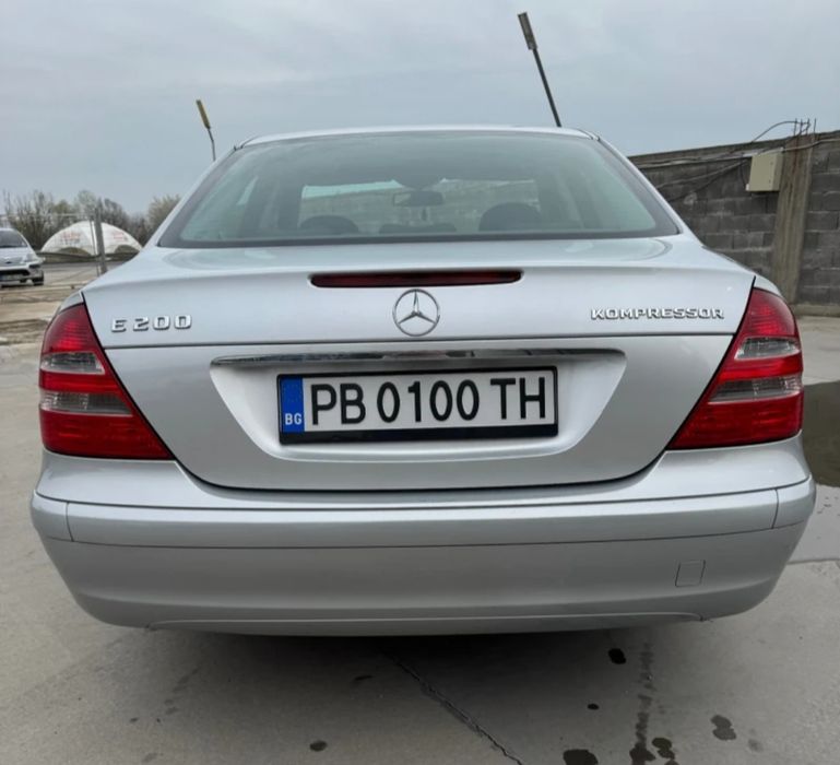 Mercedes-Benz E200
