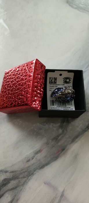 Продам серебрянные серьги.