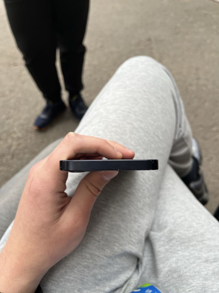 iPhone 12 128gb.